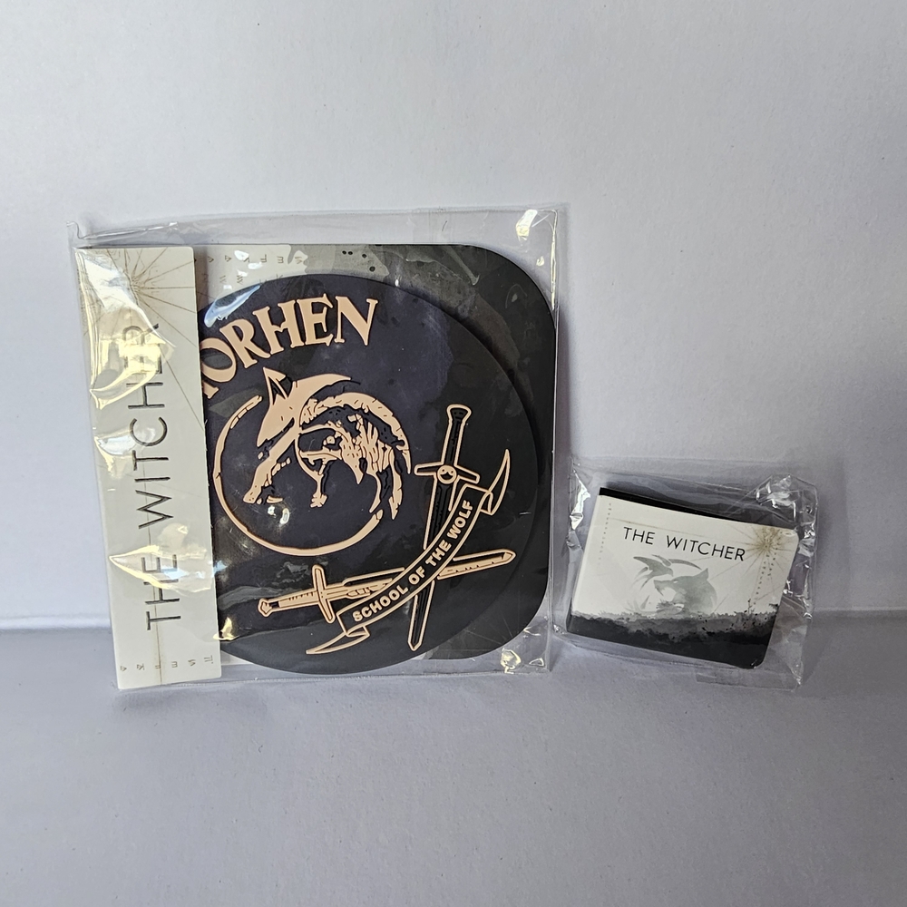 Netflix The Witcher Black and Gold Emblem Set